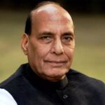 अनियंत्रित होकर सड़क से बाहर निकली एचआरटीसी बस, आधी हवा में अटकी – बड़ा हादसा टला