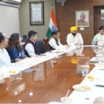 मंडी पंडोह डैम में जलस्तर बढ़ा, पांच गेटों से 42,000 क्यूसेक पानी छोड़ा, नदी-नालों से दूर रहने की सलाह