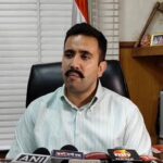 लोक निर्माण मंत्री ने 35 बोलेरो कैम्पर को हरी झंडी दिखाकर किया रवाना