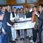 विश्व कप विजेता रेणुका ठाकुर का रोहडू में भव्य स्वागत, मां से मिली मेहनत की प्रेरणा